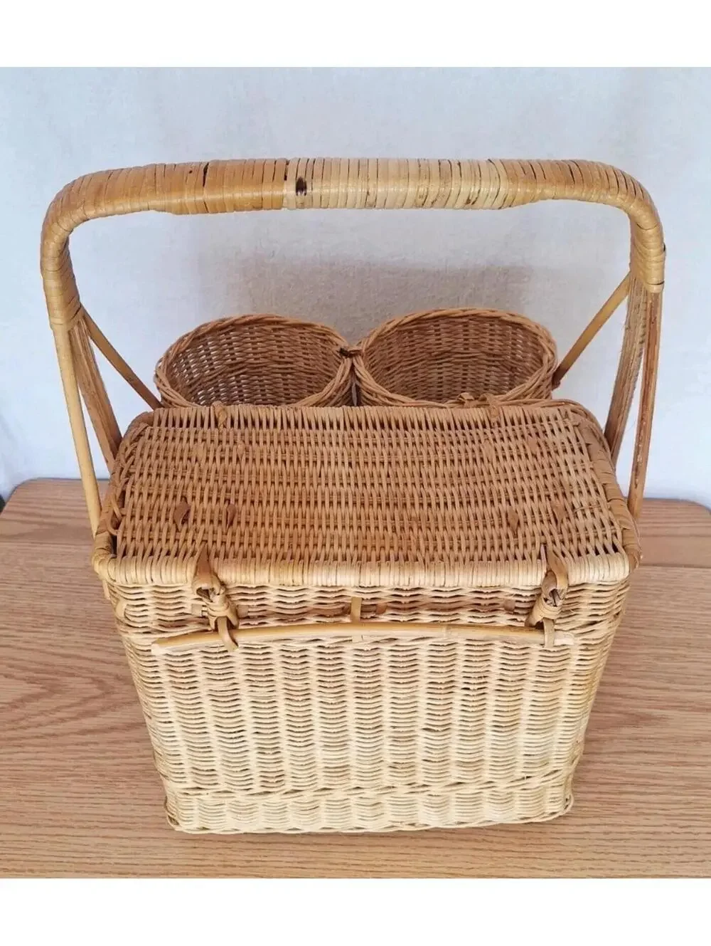 1960’s VTG Camping Wicker Picnic Basket with Double Wine Bottle Holder MCM